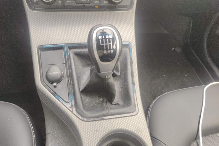 Used Geely Auto Emgrand GS 2016 Elegant Edition 1.8L Manual LingShang Model Gear Lever