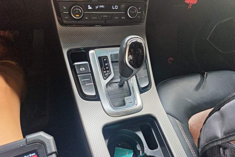 Used Geely Auto Emgrand GS 2016 Elegant Edition 1.3T Automatic ZhenShang Model Gear Lever