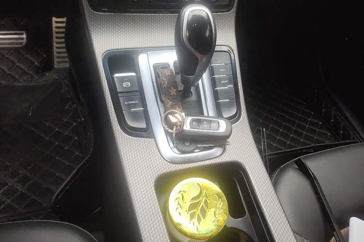 Used Geely Auto Emgrand GS 2016 Sport Edition 1.3T Automatic ZhenShang Model Gear Lever