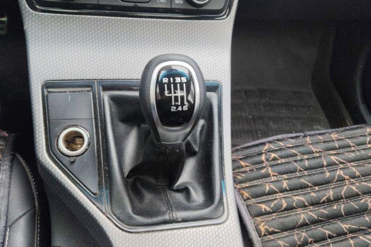 Used Geely Auto Emgrand GS 2016 Sports Edition 1.8L Manual LingShang Model Gear Lever