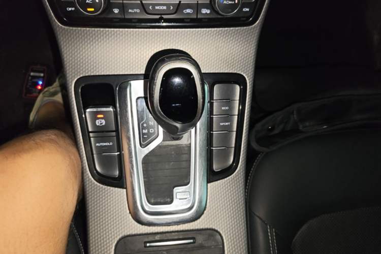Used Geely Auto Emgrand GS 2016 Sport Edition 1.8L Automatic LingShang Model Gear Lever