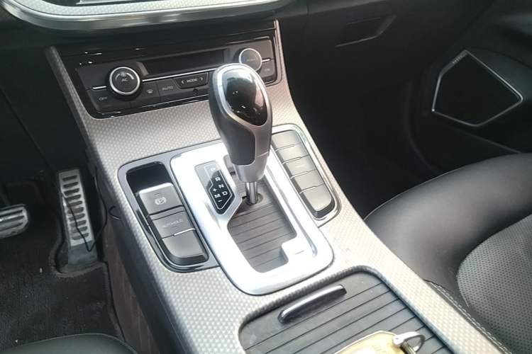 Used Geely Auto Emgrand GS 2016 Sport Edition 1.3T Automatic LingShang Model Gear Lever