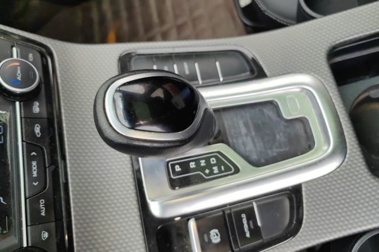 Used Geely Auto Emgrand GS 2016 Sport Edition 1.3T Automatic LingShang Model Gear Lever