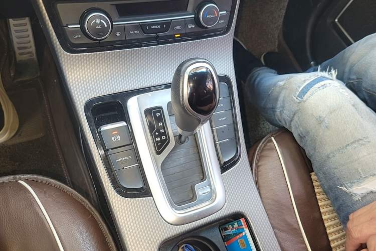 Used Geely Auto Emgrand GS 2016 Sport Edition 1.3T Automatic LingShang Model Gear Lever