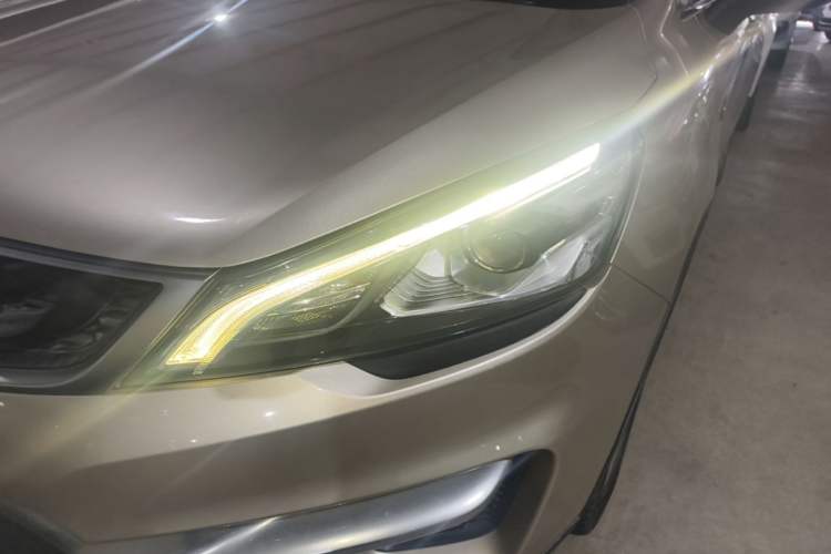 Used Geely Auto Emgrand GS 2016 Sport Edition 1.3T Automatic LingShang Model Left Front Headlight