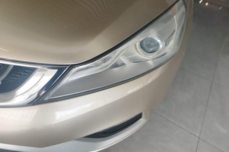 Used Geely Auto Emgrand GS 2016 Elegant Edition 1.3T Automatic ZhenShang Model Left Front Headlight