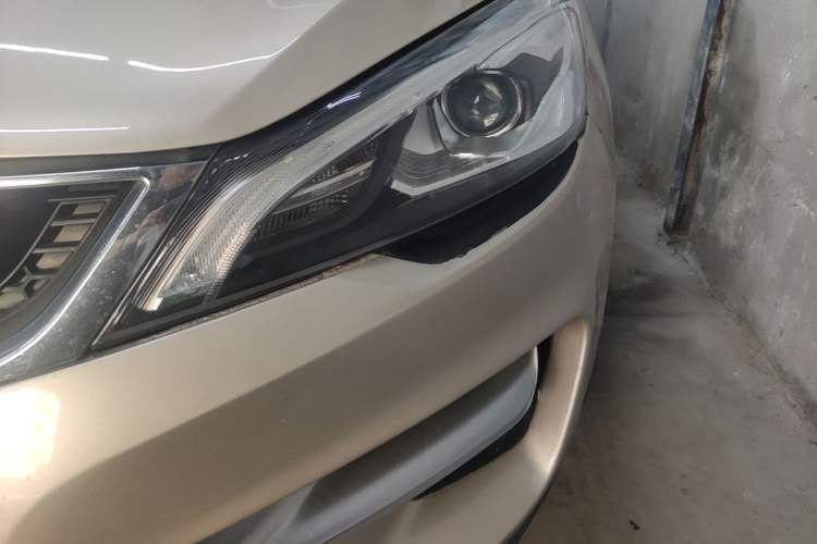 Used Geely Auto Emgrand GS 2016 Sport Edition 1.3T Automatic LingShang Model Left Front Headlight