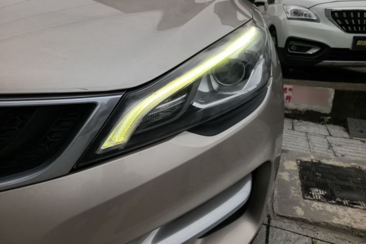 Used Geely Auto Emgrand GS 2016 Sport Edition 1.3T Automatic ZhenShang Model Left Front Headlight