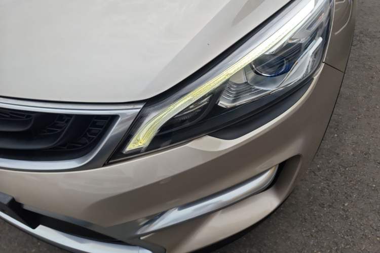 Used Geely Auto Emgrand GS 2016 Sport Edition 1.3T Automatic ZhenShang Model Left Front Headlight