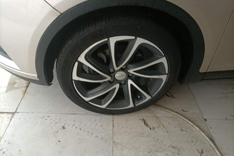 Used Geely Auto Emgrand GS 2016 Elegant Edition 1.3T Automatic ZhenShang Model Left Front Wheel Hub