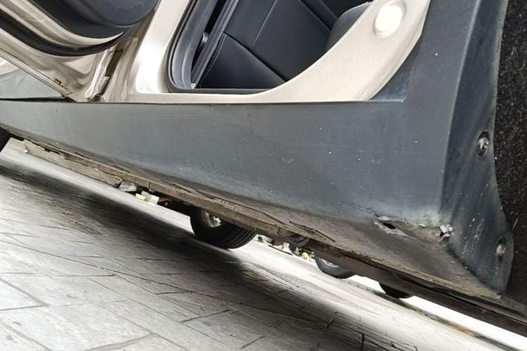 Used Geely Auto Emgrand GS 2016 Sport Edition 1.8L Automatic LingShang Model Left Side Sill