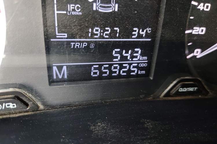 Used Geely Auto Emgrand GS 2016 Elegant Edition 1.8L Manual LingShang Model Odometer Close Up