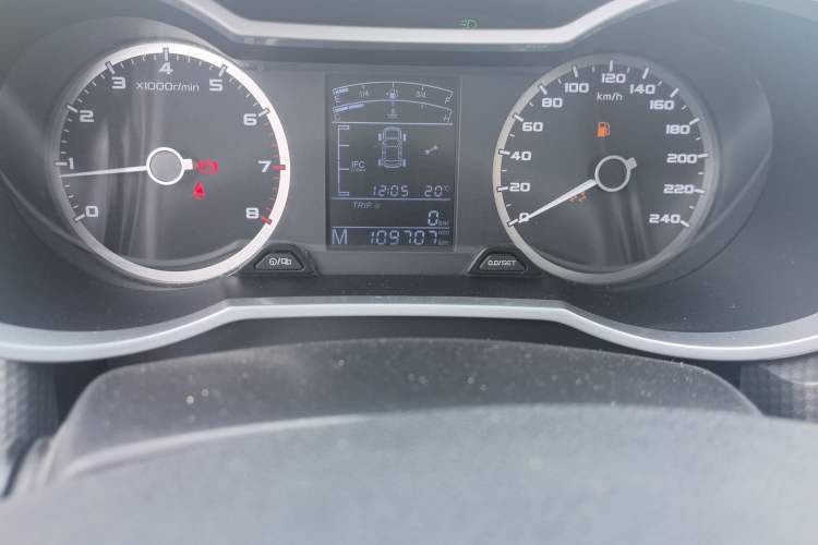Used Geely Auto Emgrand GS 2016 Sports Edition 1.8L Manual LingShang Model Odometer Close Up