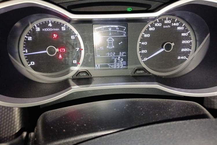 Used Geely Auto Emgrand GS 2016 Elegant Edition 1.8L Manual LingShang Model Odometer Close Up