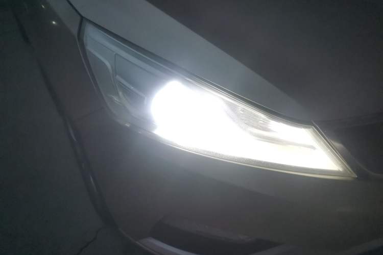 Used Geely Auto Emgrand GS 2016 Elegant Edition 1.3T Manual LingShang Model Right Front Headlight