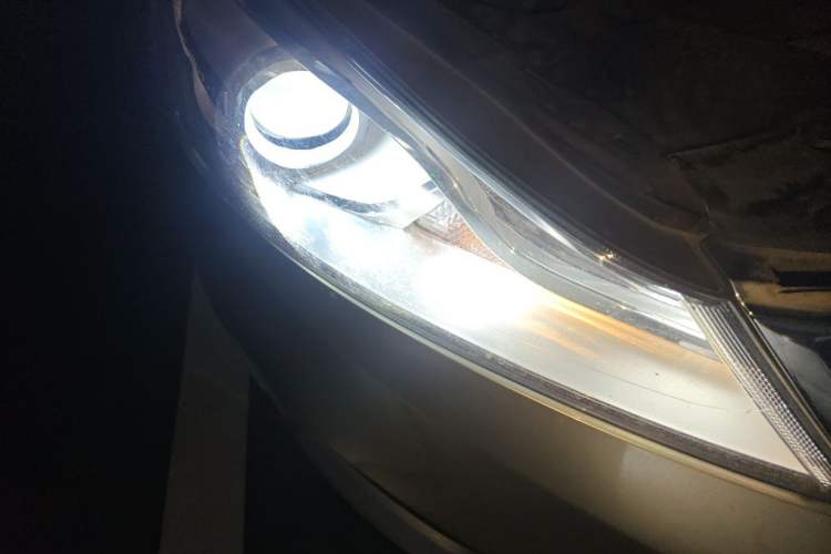 Used Geely Auto Emgrand GS 2016 Elegant Edition 1.3T Manual LingShang Model Right Front Headlight