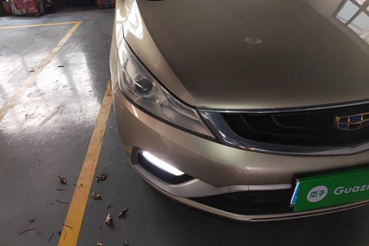 Used Geely Auto Emgrand GS 2016 Elegant Edition 1.8L Automatic LingShang Model Right Front Headlight