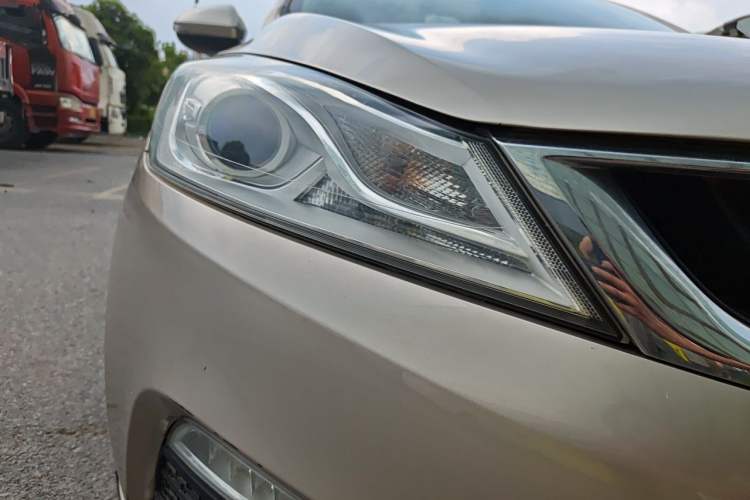 Used Geely Auto Emgrand GS 2016 Elegant Edition 1.8L Manual LingShang Model Right Front Headlight