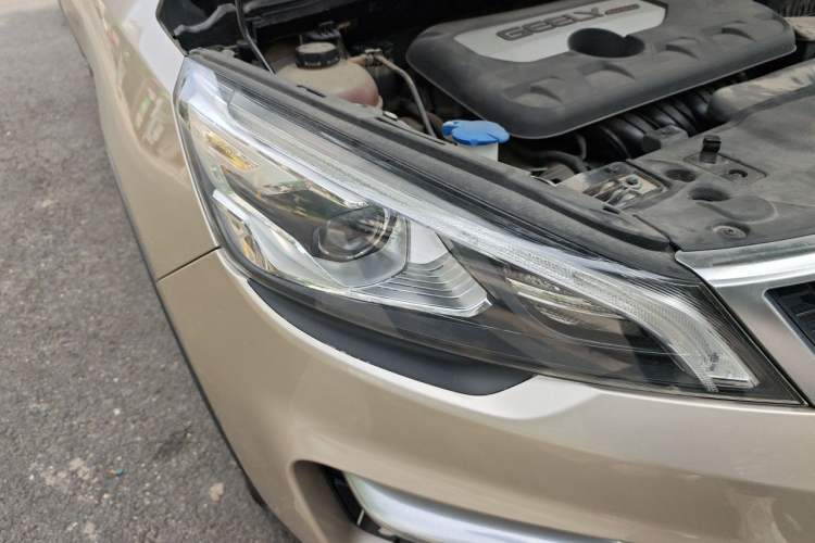 Used Geely Auto Emgrand GS 2016 Sport Edition 1.8L Automatic LingShang Model Right Front Headlight