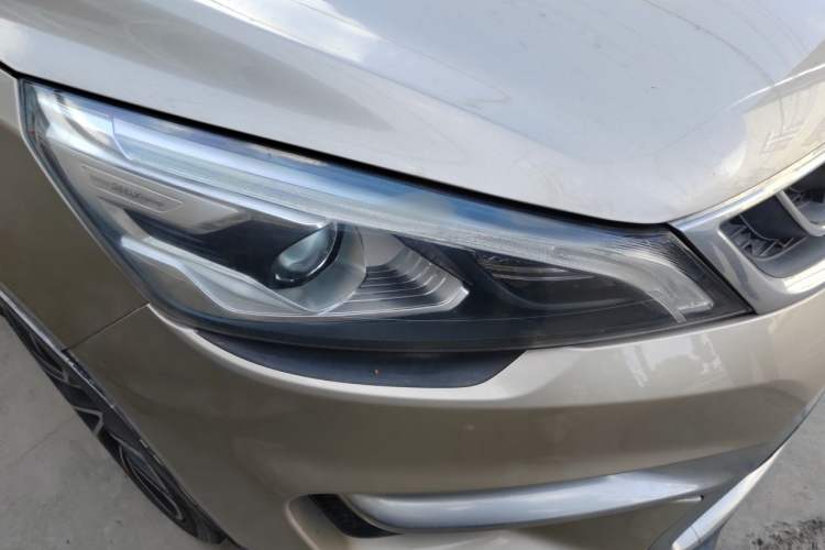 Used Geely Auto Emgrand GS 2016 Sport Edition 1.3T Automatic ZhenShang Model Right Front Headlight