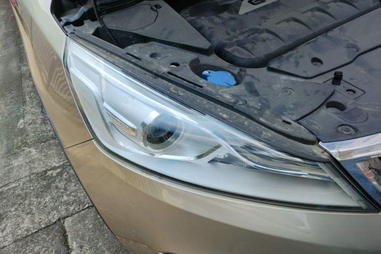 Used Geely Auto Emgrand GS 2016 Elegant Edition 1.3T Automatic LingShang Model Right Front Headlight