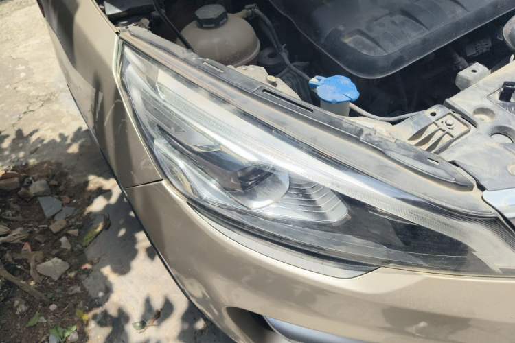 Used Geely Auto Emgrand GS 2016 Sport Edition 1.3T Automatic ZhenShang Model Right Front Headlight