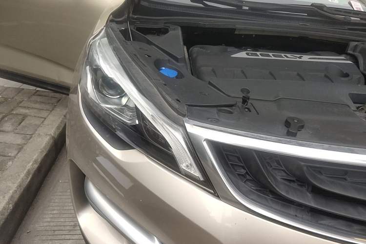 Used Geely Auto Emgrand GS 2016 Sport Edition 1.3T Automatic ZhenShang Model Right Front Headlight