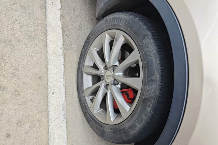 Used Geely Auto Emgrand GS 2016 Elegant Edition 1.3T Automatic LingShang Model Right Front Wheel Hub