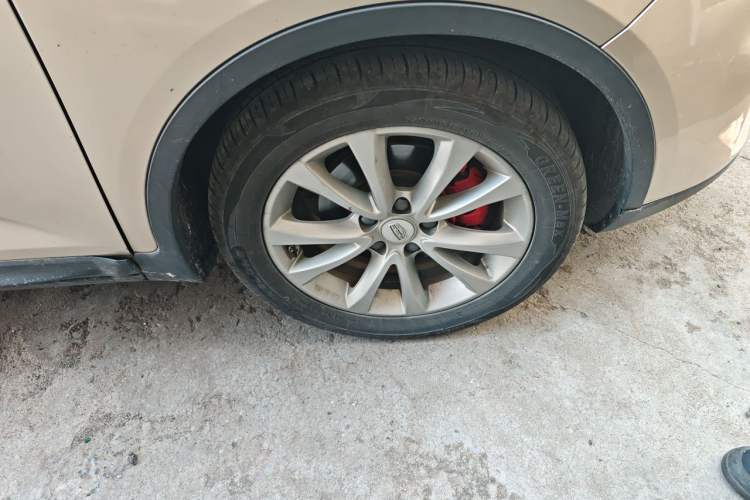 Used Geely Auto Emgrand GS 2016 Sport Edition 1.3T Automatic LingShang Model Right Front Wheel Hub