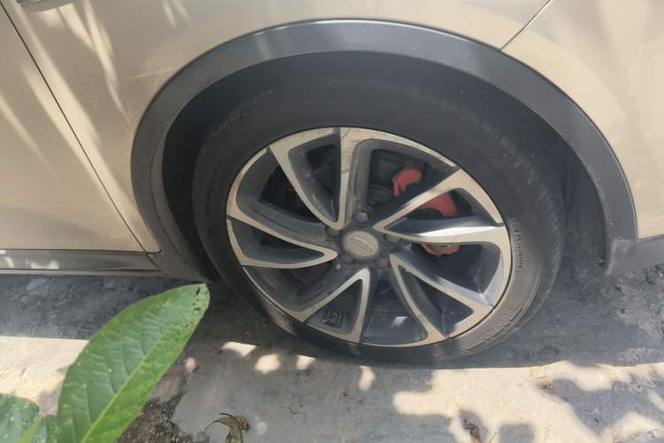 Used Geely Auto Emgrand GS 2016 Sport Edition 1.3T Automatic ZhenShang Model Right Front Wheel Hub