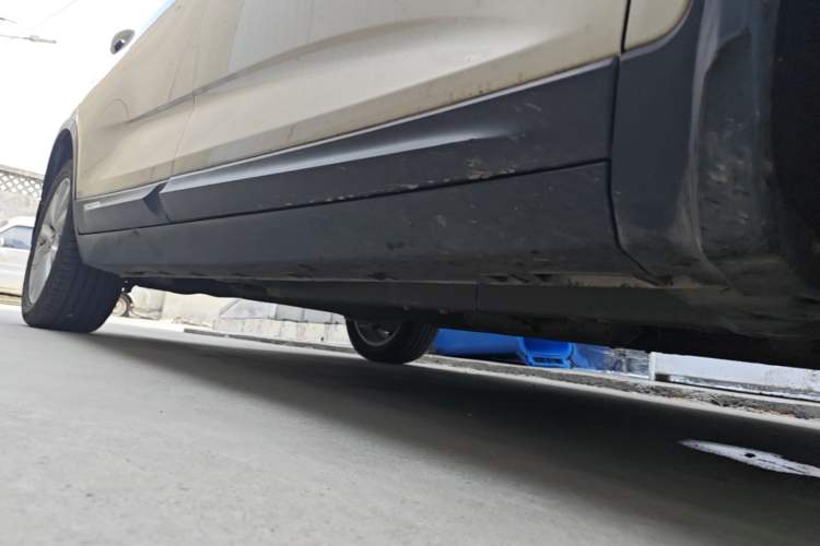 Used Geely Auto Emgrand GS 2016 Sport Edition 1.3T Manual LingShang Model Right Side Sill