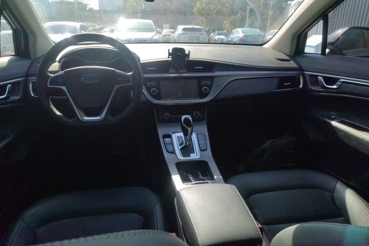 Used Geely Auto Emgrand GS 2016 Elegant Edition 1.3T Automatic LingShang Model Center Console
