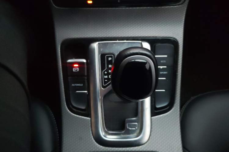 Used Geely Auto Emgrand GS 2016 Elegant Edition 1.8L Automatic LingShang Model Gear Lever