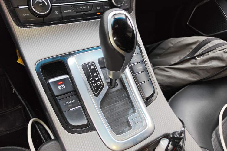 Used Geely Auto Emgrand GS 2016 Elegant Edition 1.3T Automatic LingShang Model Gear Lever