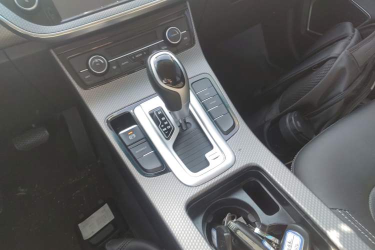 Used Geely Auto Emgrand GS 2016 Elegant Edition 1.3T Automatic LingShang Model Gear Lever