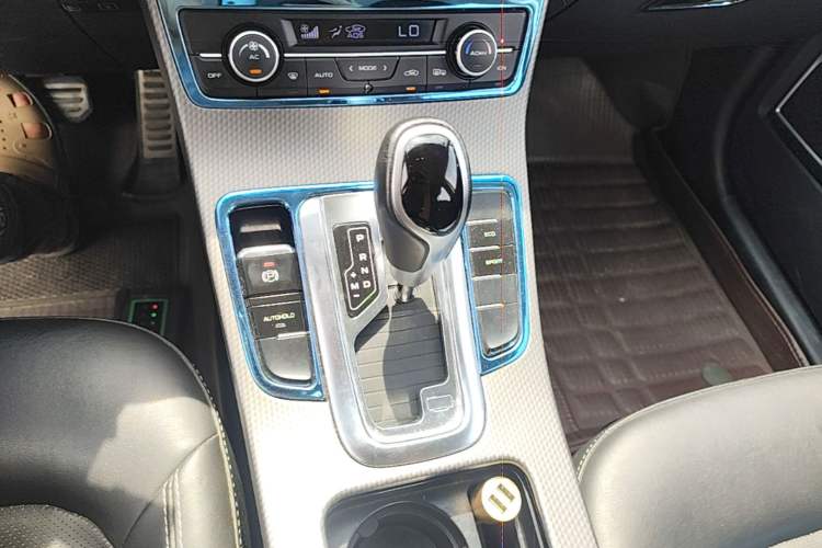 Used Geely Auto Emgrand GS 2016 Sport Edition 1.3T Automatic LingShang Model Gear Lever