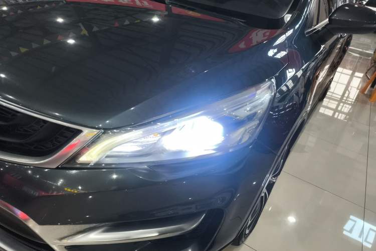 Used Geely Auto Emgrand GS 2016 Sport Edition 1.3T Automatic ZhenShang Model Left Front Headlight