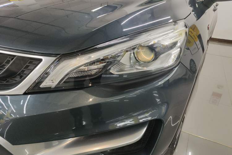 Used Geely Auto Emgrand GS 2016 Sport Edition 1.3T Automatic ZhenShang Model Left Front Headlight