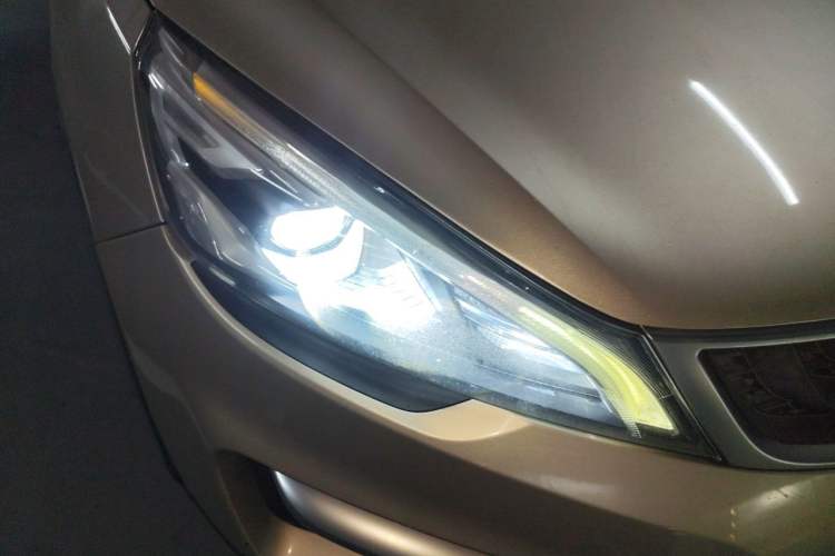 Used Geely Auto Emgrand GS 2016 Sport Edition 1.8L Automatic LingShang Model Right Front Headlight