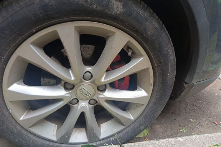 Used Geely Auto Emgrand GS 2016 Sports Edition 1.8L Manual LingShang Model Right Front Wheel Hub