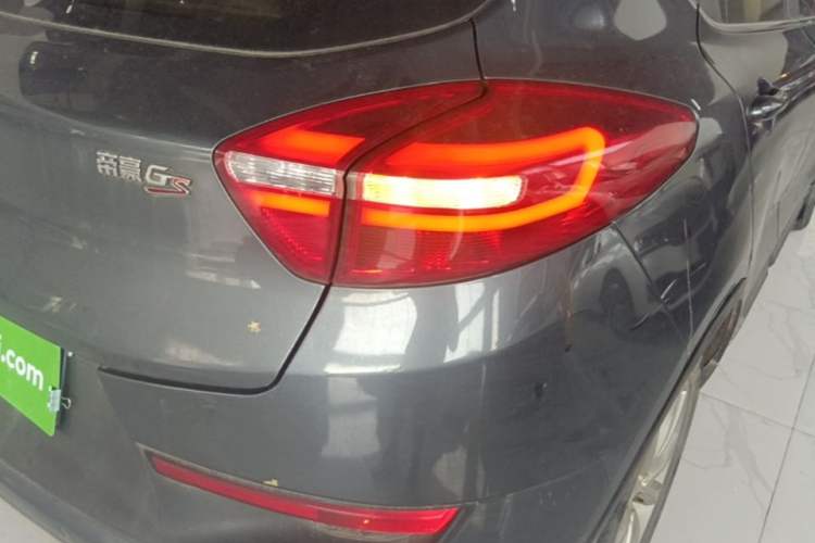 Used Geely Auto Emgrand GS 2016 Sport Edition 1.8L Automatic LingShang Model Right Rear Taillight