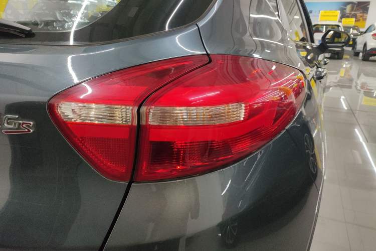 Used Geely Auto Emgrand GS 2016 Sport Edition 1.3T Automatic ZhenShang Model Right Rear Taillight