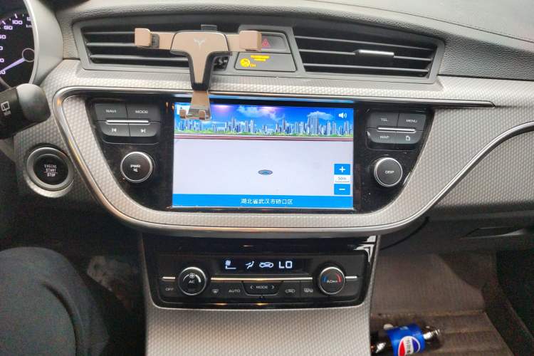 Used Geely Auto Emgrand GS 2016 Elegant Edition 1.8L Manual LingShang Model Audio And AC Panel