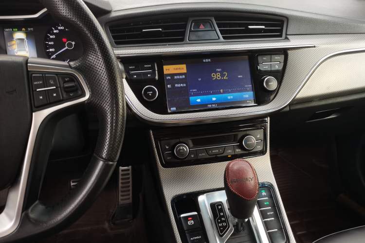Used Geely Auto Emgrand GS 2016 Elegant Edition 1.3T Automatic ZhenShang Model Audio And AC Panel