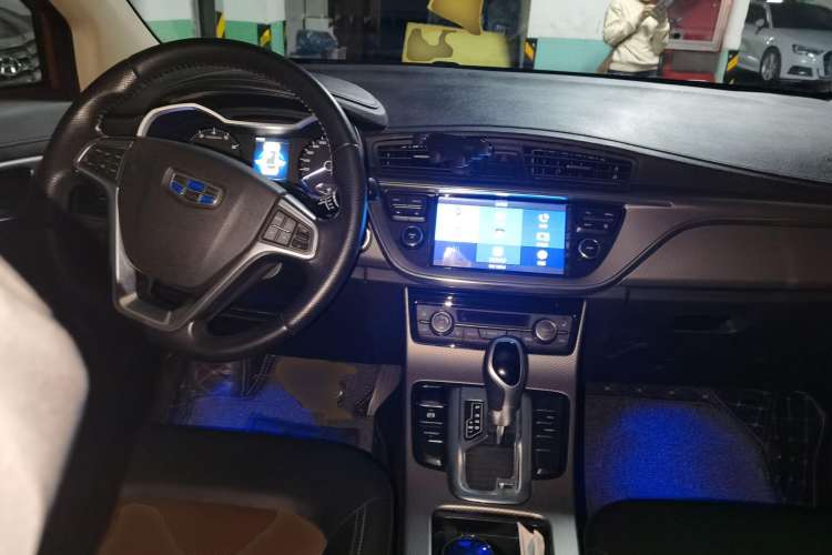 Used Geely Auto Emgrand GS 2016 Elegant Edition 1.3T Automatic ZhenShang Model Center Console