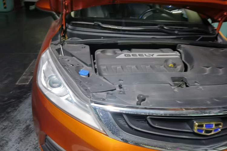 Used Geely Auto Emgrand GS 2016 Elegant Edition 1.3T Automatic ZhenShang Model Engine Bay Right
