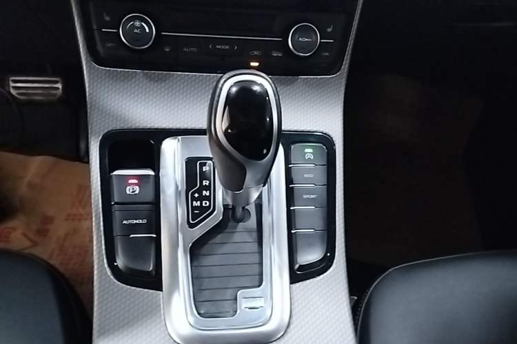 Used Geely Auto Emgrand GS 2016 Sport Edition 1.3T Automatic ZhenShang Model Gear Lever