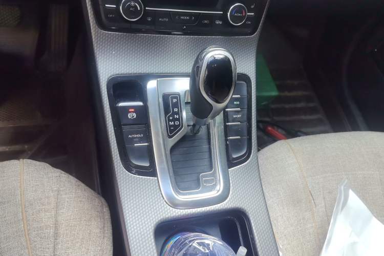 Used Geely Auto Emgrand GS 2016 Elegant Edition 1.3T Automatic ZhenShang Model Gear Lever