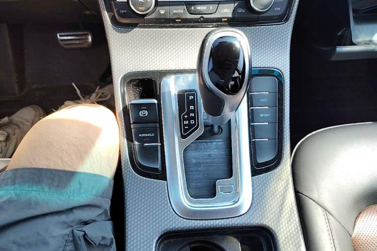 Used Geely Auto Emgrand GS 2016 Sport Edition 1.3T Automatic ZhenShang Model Gear Lever