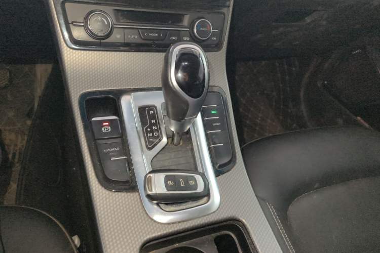 Used Geely Auto Emgrand GS 2016 Elegant Edition 1.3T Automatic LingShang Model Gear Lever